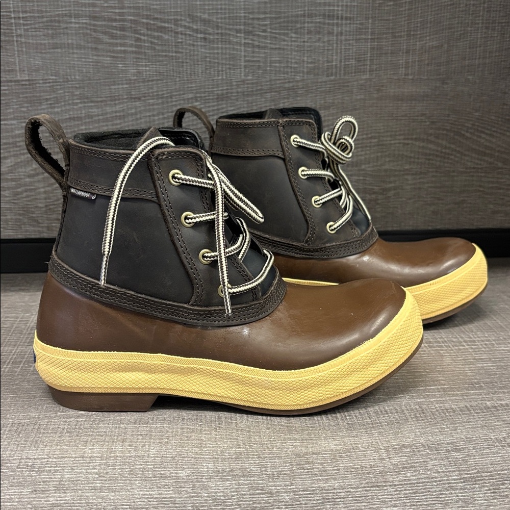 Womens Xtratuf 6" Legacy Lace Boots (Brown) - Size 7 - Picture 4 of 7